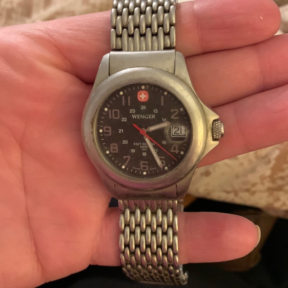 Early year 2000’s Mens Wenger Swiss Army Watch.